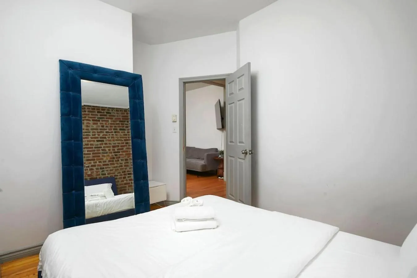 Prime Location Charming 4Br In Downtown Mtl- Zj0 Apartment Montreal