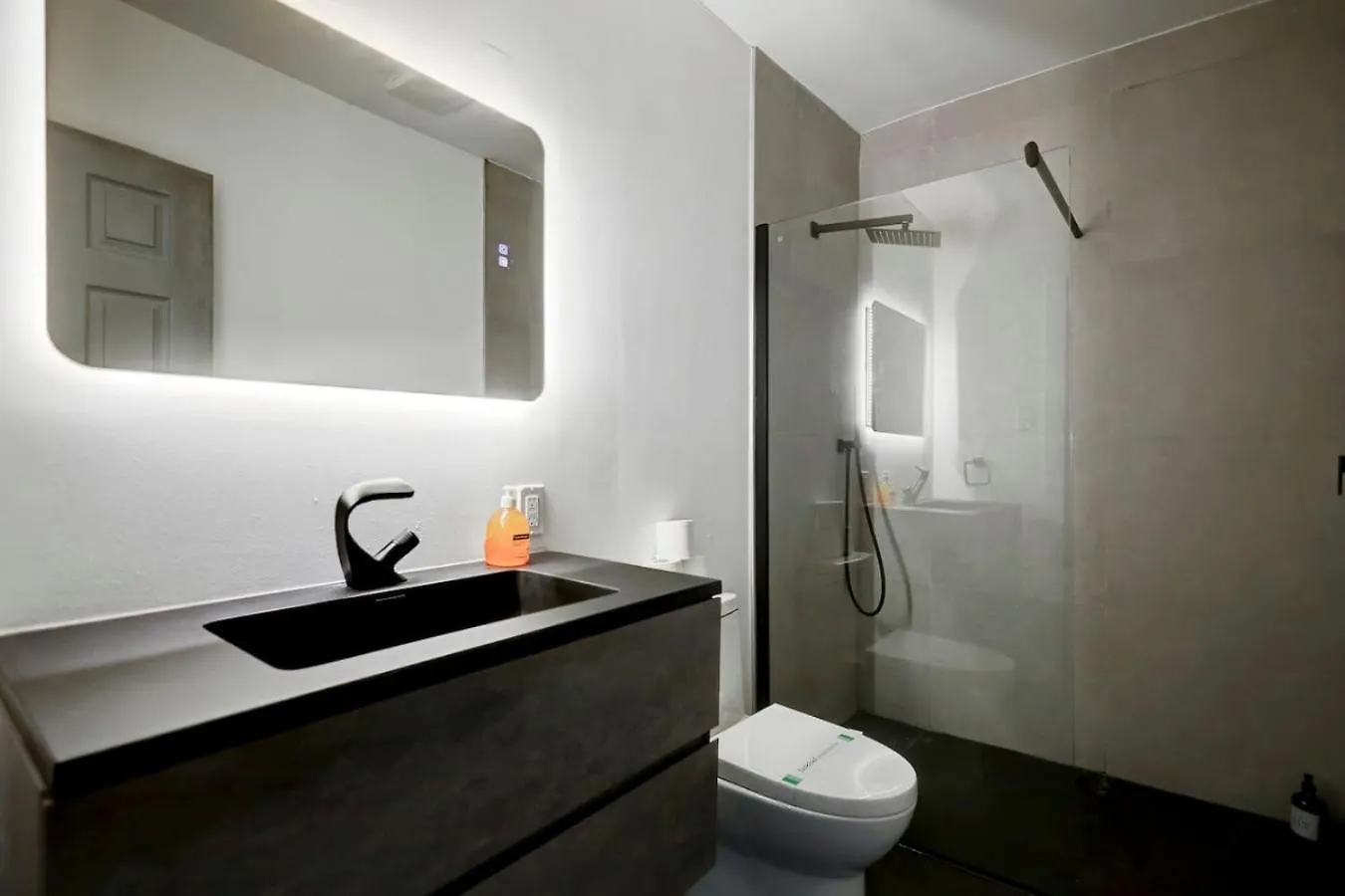 Prime Location Charming 4Br In Downtown Mtl- Zj0 Apartment Montreal
