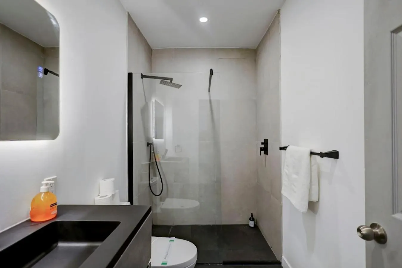 Prime Location Charming 4Br In Downtown Mtl- Zj0 Apartment Montreal