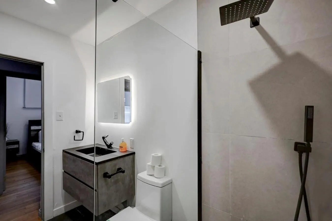 Prime Location Charming 4Br In Downtown Mtl- Zj0 Apartment Montreal Canada