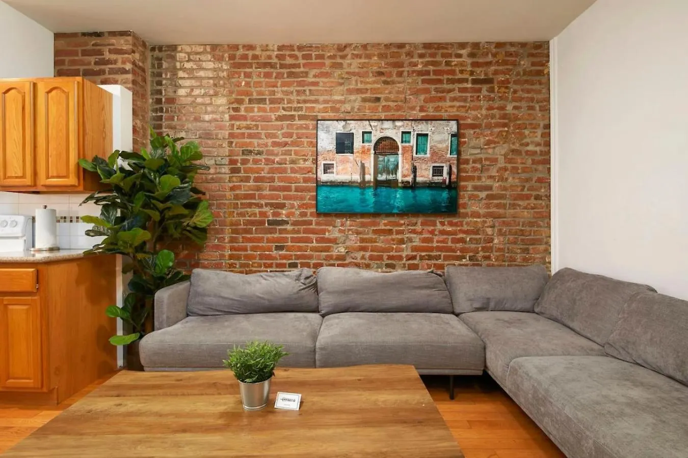 Prime Location Charming 4Br In Downtown Mtl- Zj0 Apartment Montreal 0*,  Canada