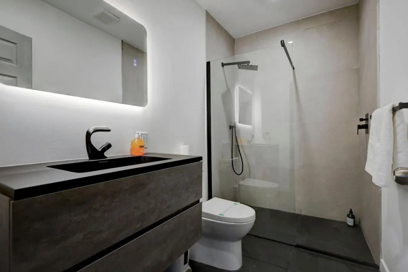 Prime Location Charming 4Br In Downtown Mtl- Zj0 Apartment Montreal 0*,  Canada