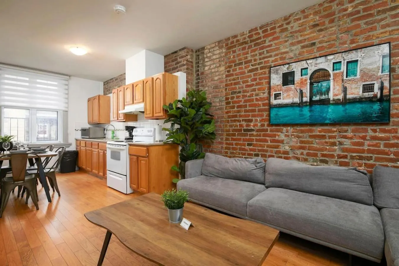 Prime Location Charming 4Br In Downtown Mtl- Zj0 Apartment Montreal Canada
