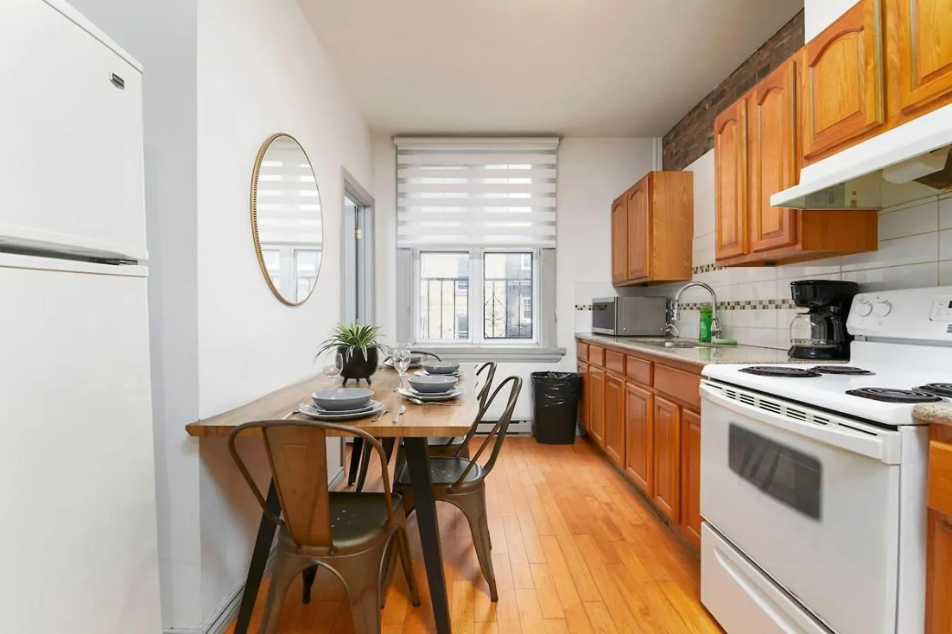 Prime Location Charming 4Br In Downtown Mtl- Zj0 Apartment Montreal Canada