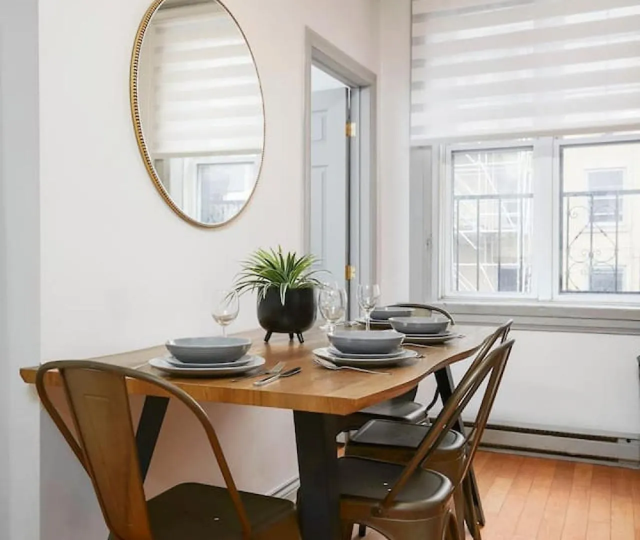 Prime Location Charming 4Br In Downtown Mtl- Zj0 Apartment Montreal