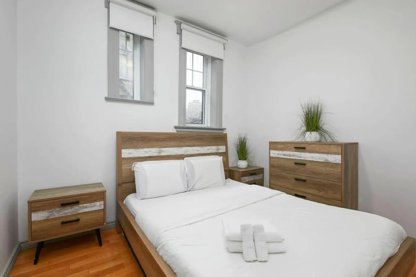 Prime Location Charming 4Br In Downtown Mtl- Zj0 Apartment Montreal Canada