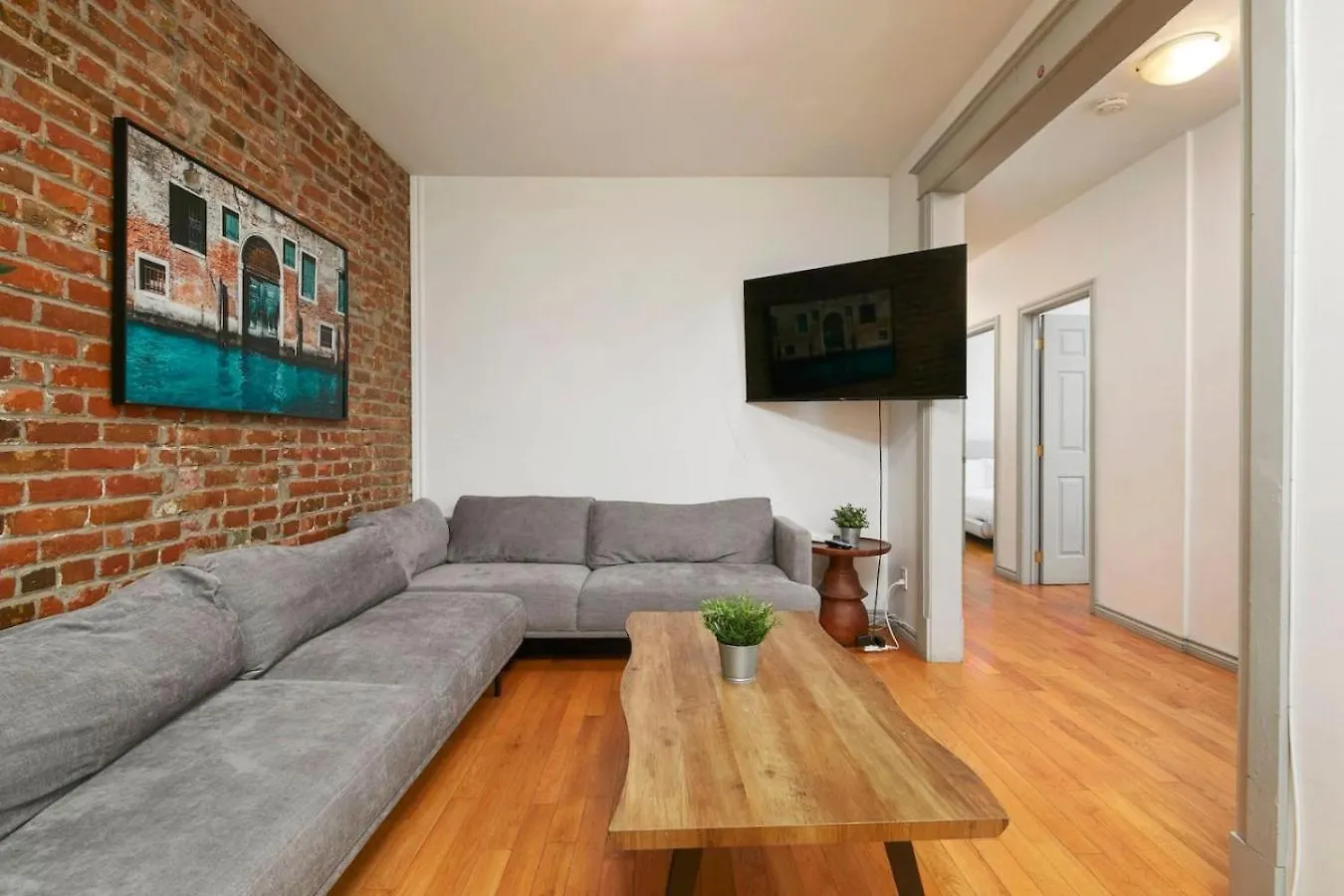 Prime Location Charming 4Br In Downtown Mtl- Zj0 Apartment Montreal