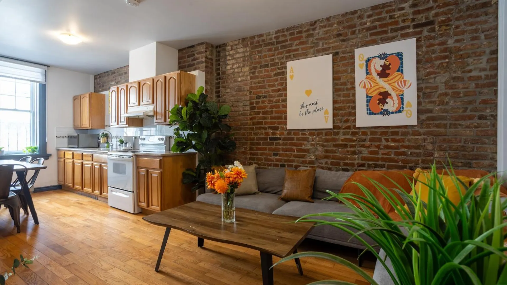 Prime Location Charming 4Br In Downtown Mtl Daire Montréal Kanada