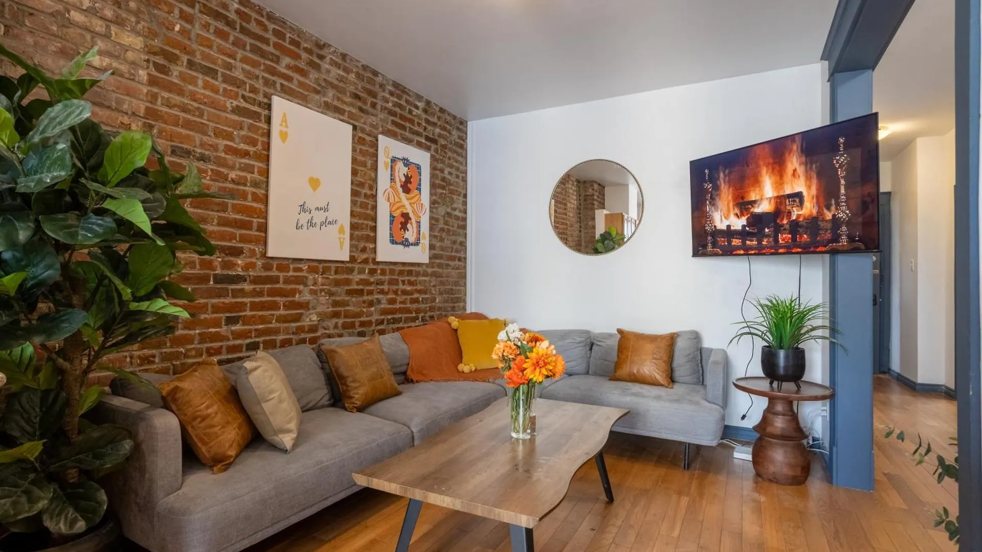 Prime Location Charming 4Br In Downtown Mtl Apartment Montreal