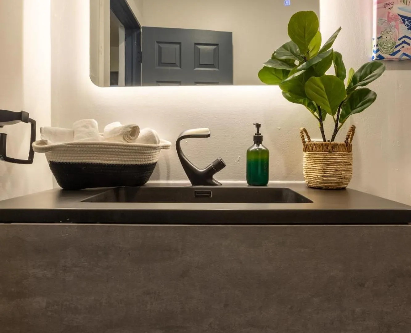 Prime Location Charming 4Br In Downtown Mtl Apartment Montreal Canada